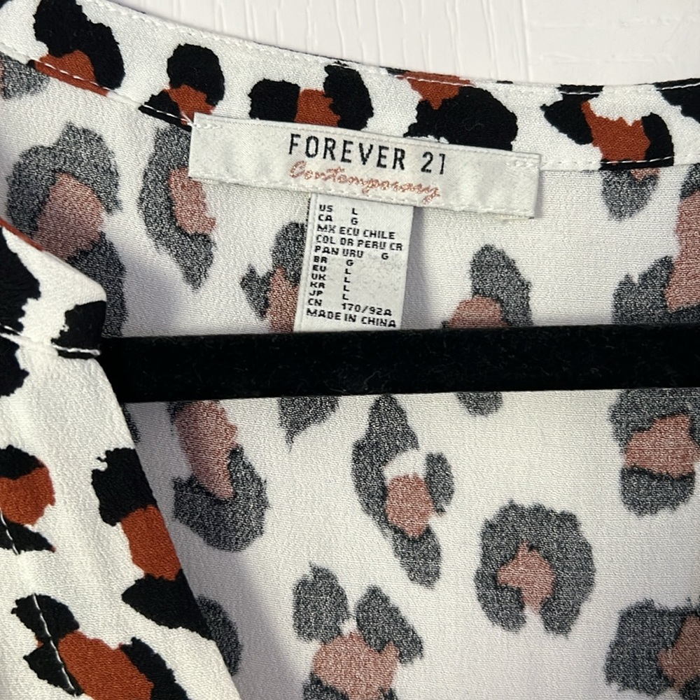 Fun leopard top - Picture 2 of 3